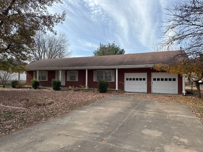 Building Photo - Brick home! 3 Bedrooms! 2 Baths! 2 Car Garage! $1195