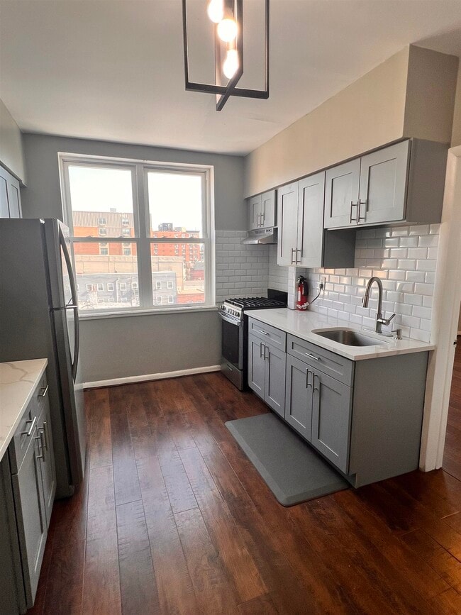 Building Photo - 217 44TH St