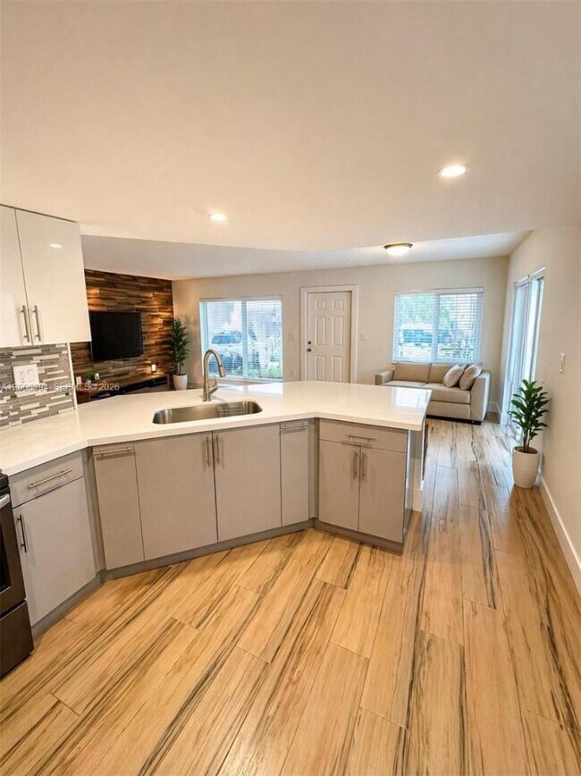 Foto del edificio - 8590 NW 3rd St