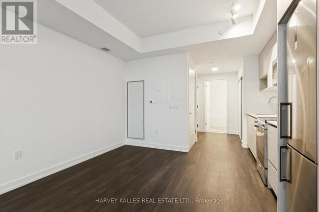 Building Photo - 801 The Queensway
