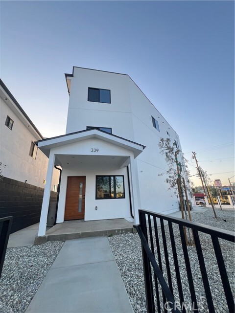 Foto del edificio - 339 N Eastern Ave