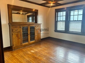 Building Photo - 710 Perry St