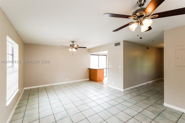 Building Photo - 1430 W Sandpiper Cir