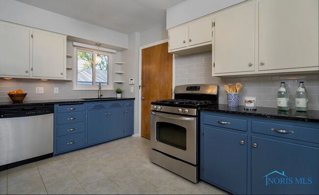 Foto del edificio - 4033 Hillandale Rd