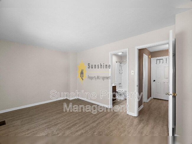 Foto del edificio - 5121 Radcliff Cir