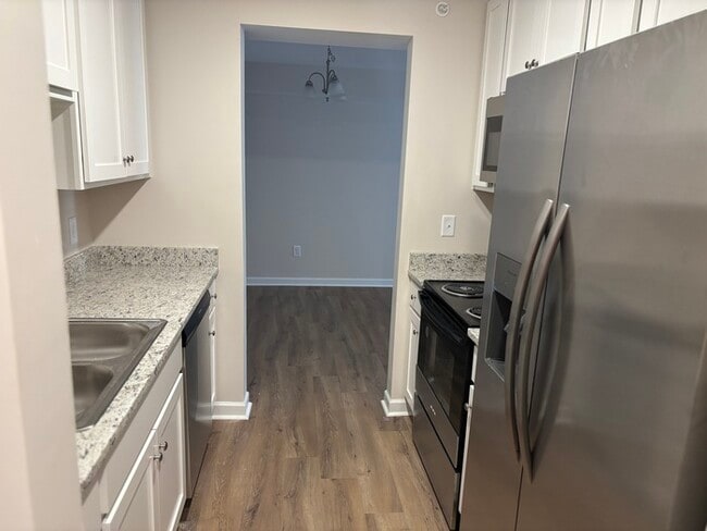 Building Photo - South Nashville 2 bedroom 2 bath Condo