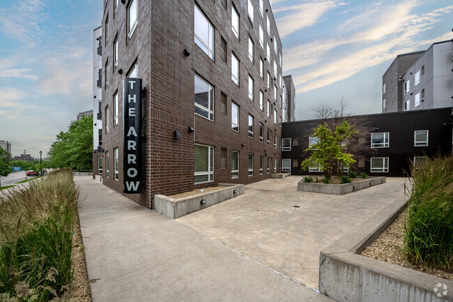 Secondary Courtyard - The Arrow Apartments - Student Housing