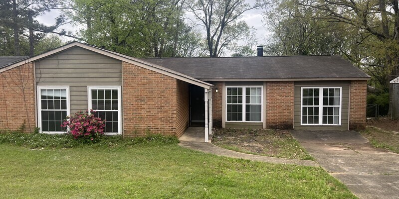 Primary Photo - 33 Pinewood Dr