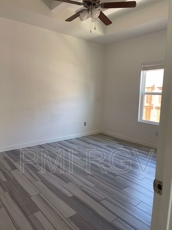 Building Photo - 806 W Carmel Ave