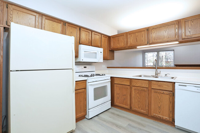 Building Photo - 724 Shady Oaks Ct