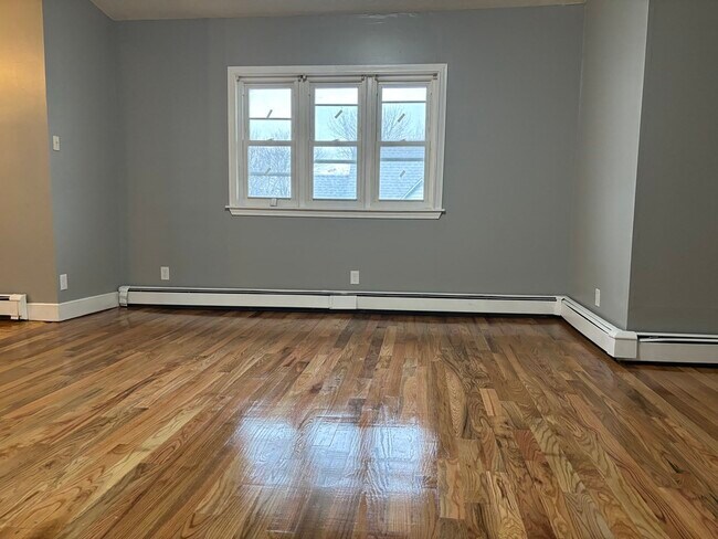 Building Photo - 22 Bradlee St