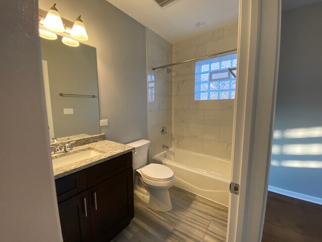 Foto del edificio - 2546 S Lowe Ave