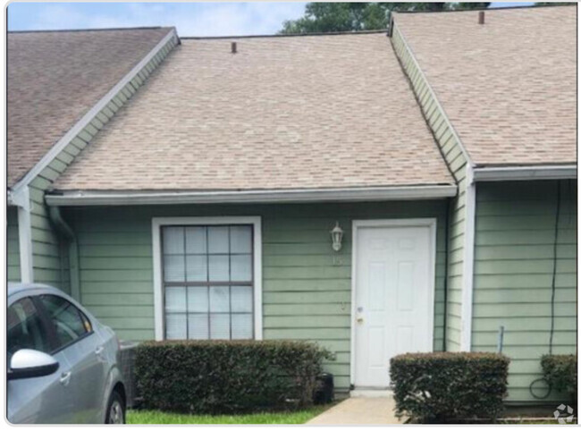 Building Photo - 301 S Lipona Rd