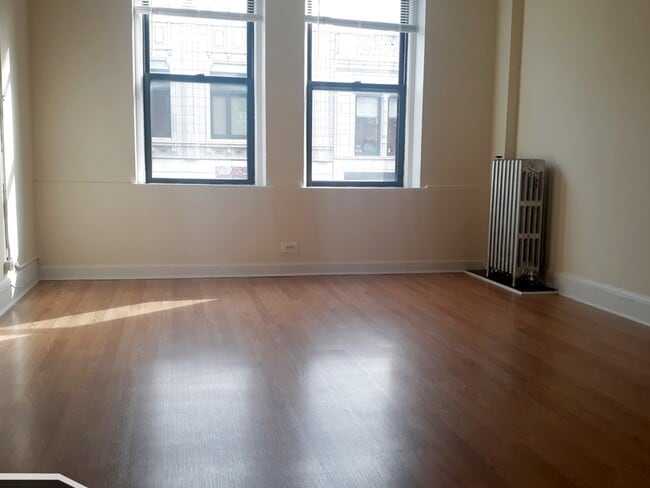 Foto del edificio - 3335 W Diversey Ave