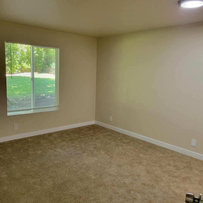 Building Photo - Trenton Apartments