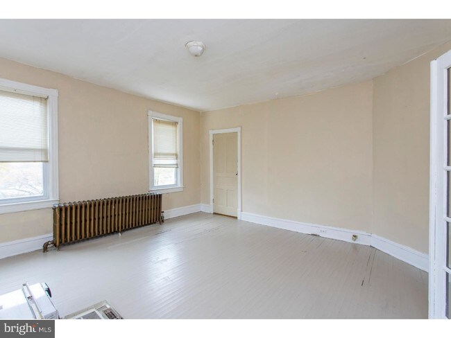 Building Photo - 354 River Dr