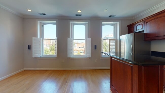 Building Photo - One Bedroom One Bath Top Floor Unit on the...