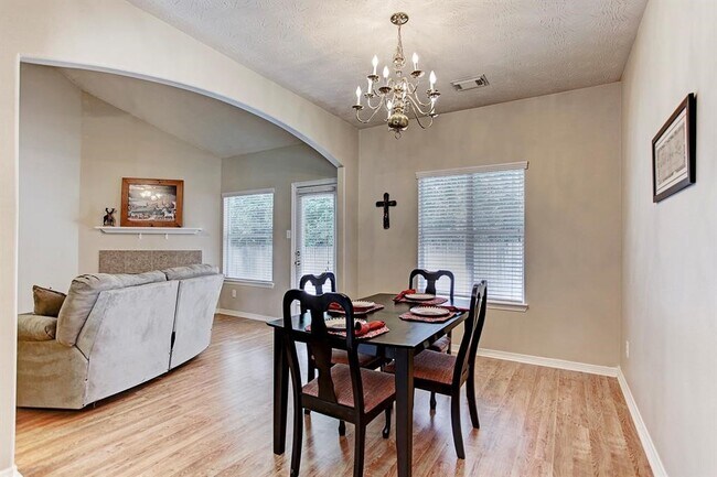 Building Photo - 9211 Hidden Lake E Dr