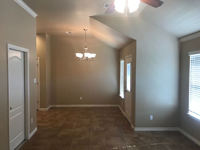 Foto del edificio - Beautiful 3bed/2bath Duplex near Clear Cre...