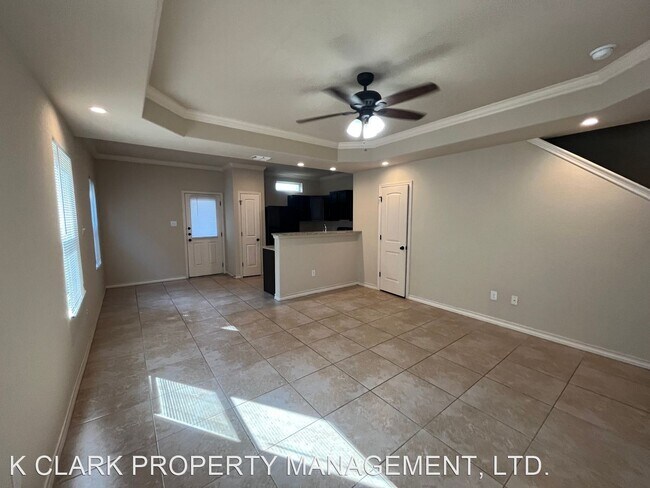 Building Photo - 3 br, 2.5 bath House - 7034 LAKEVIEW DR #101