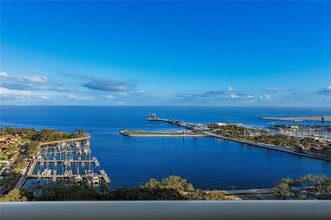 Building Photo - 400 Beach Dr NE