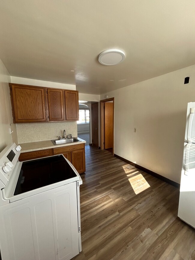 Building Photo - 28 Shelby St