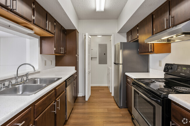 1BR, 1BA - 768SF - Kitchen - Southside Station