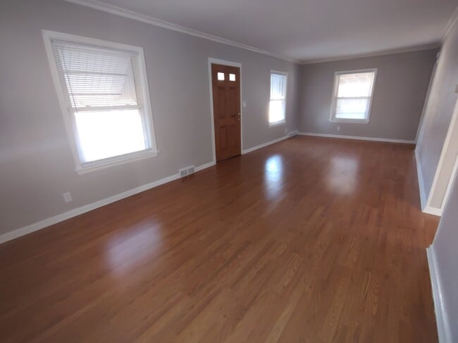 Foto del edificio - 2319 Huffman Blvd