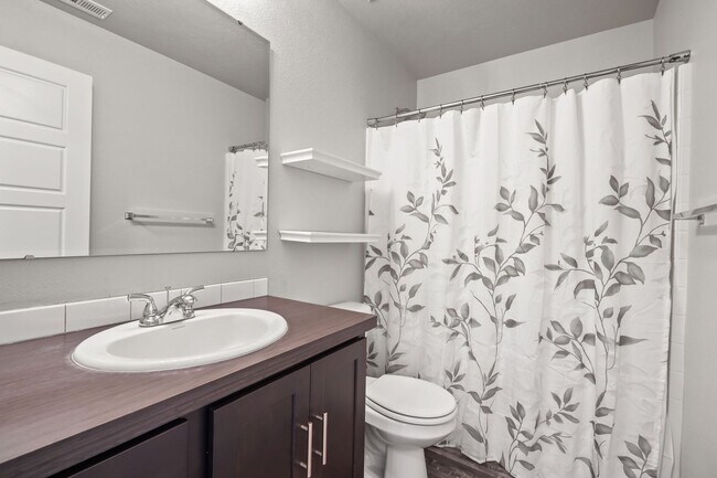 Foto del edificio - Single Level Living w/Lg Covered Patio & B...