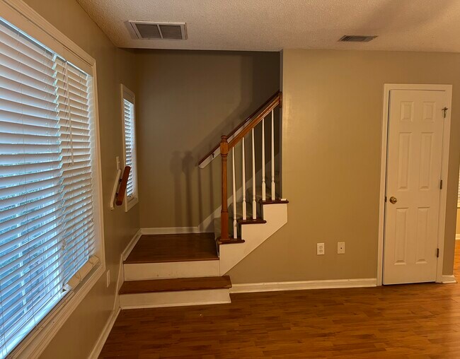 Foto del edificio - 1305 Cedar Shoals Dr