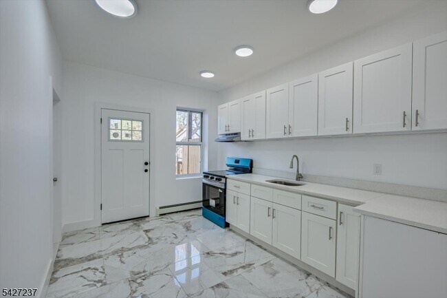 Foto del edificio - 520 E Jersey St