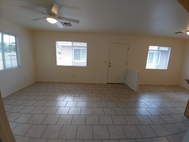Building Photo - 90 E Cliff House Dr