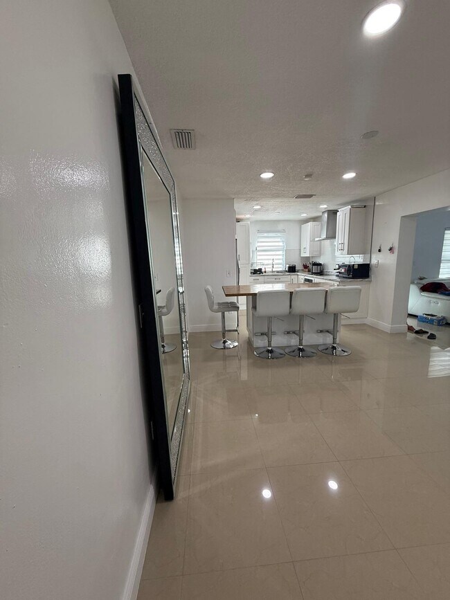 Foto del edificio - 777 SW 4th St