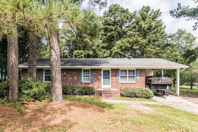 Building Photo - 663 Raymond Dr