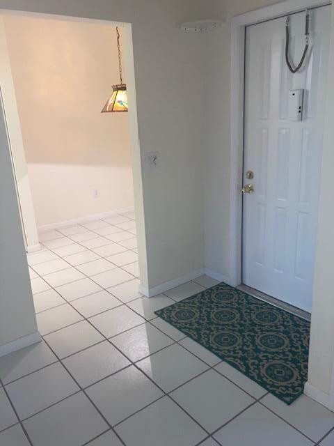 Building Photo - 7916 Willow Springs Dr