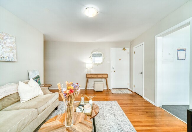 Photo du bâtiment - 1066-1066 Tower Rd