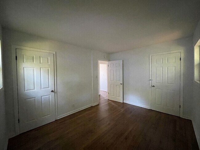 Foto del edificio - 3 Bedroom 1 Bathroom