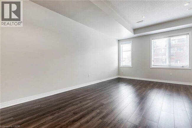 Building Photo - 290 Barton St W