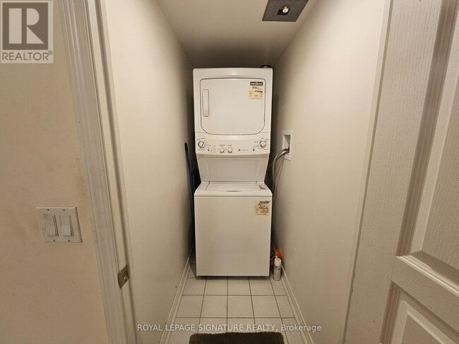 Building Photo - 350 Red Maple Rd