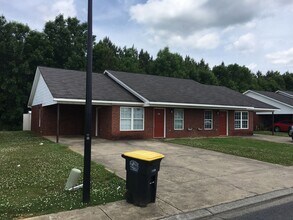 Building Photo - 87 Wilma Dr