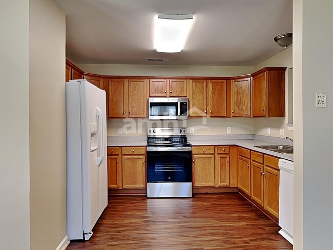 Foto del edificio - 1039 Saddle Wood Dr
