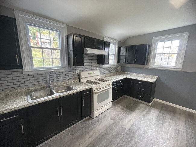 Building Photo - Newly updated 3 bedroom house in Glassport for rent!