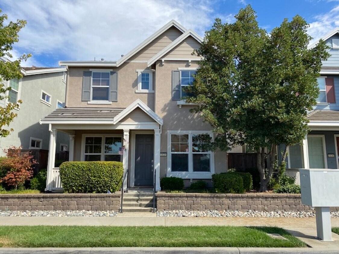 Foto principal - Cute Roseville home walking distance to Ki...