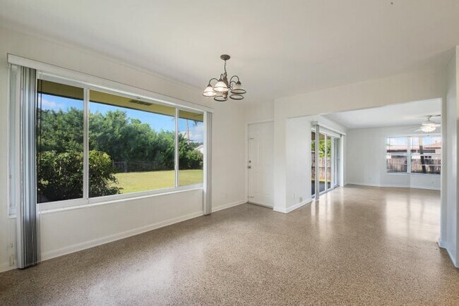 Foto del edificio - 2022 Collier Ave