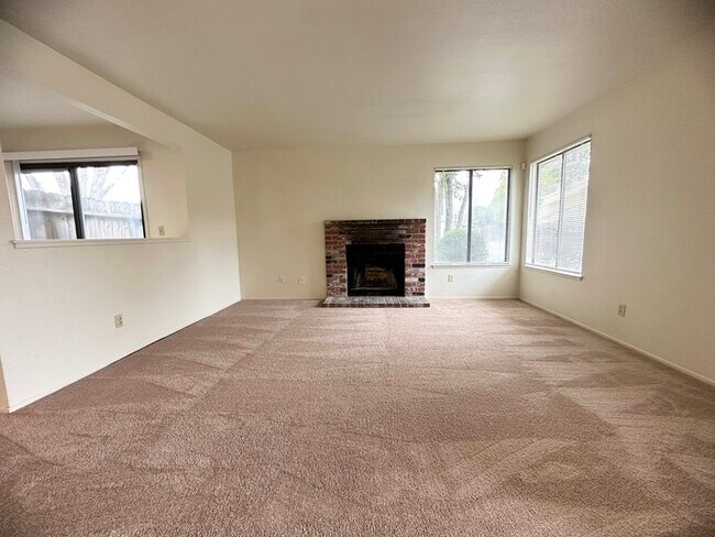 Building Photo - 3/2.5 Duplex in the Northgate-Natomas Area...