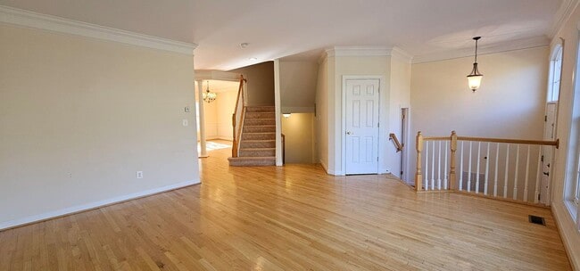 Foto del edificio - Beautiful And Spacious 3 Bed 3.5 Bath Brick Townhome In Elmwood Community
