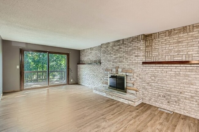 Foto del edificio - 1235 Wilderness Parks Circle, Eagan, MN, 5...