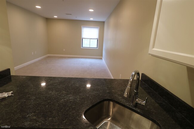 Foto del edificio - 1 br, 1 bath  - 4 Mayflower Ave Apt 308B