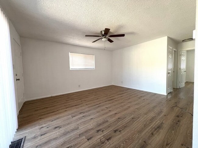 Building Photo - Central Reno Two Bedroom Duplex with La...