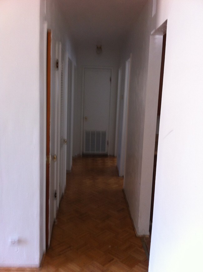 Foto del edificio - 2703 Ridgeway Dr